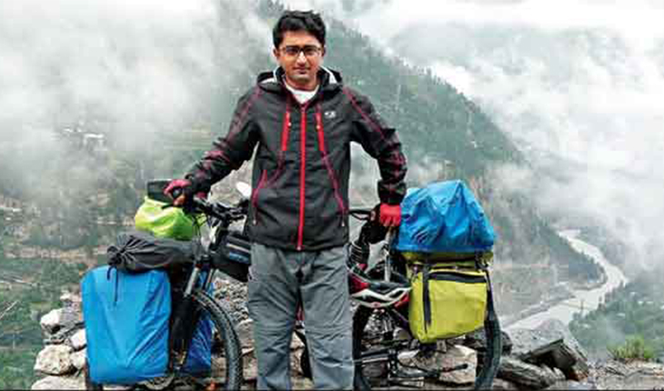 সাইকেলে চড়ে চন্দনের হিমালয় জয়