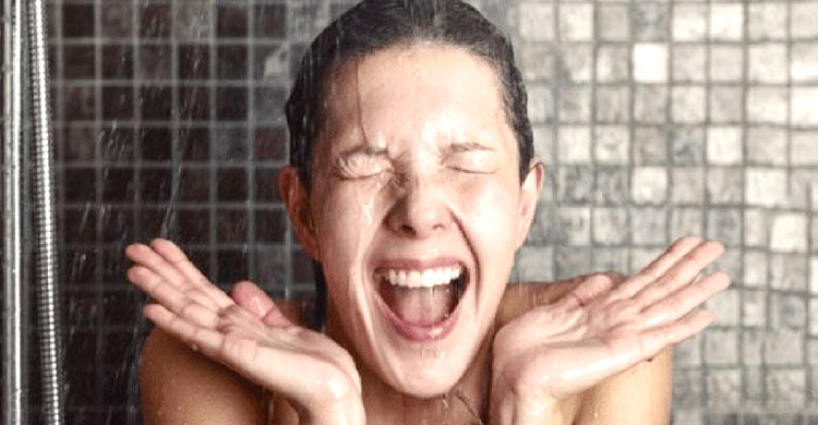 তীব্র গরম থেকে এসেই গোসল দিলে যে বিপদ হয়