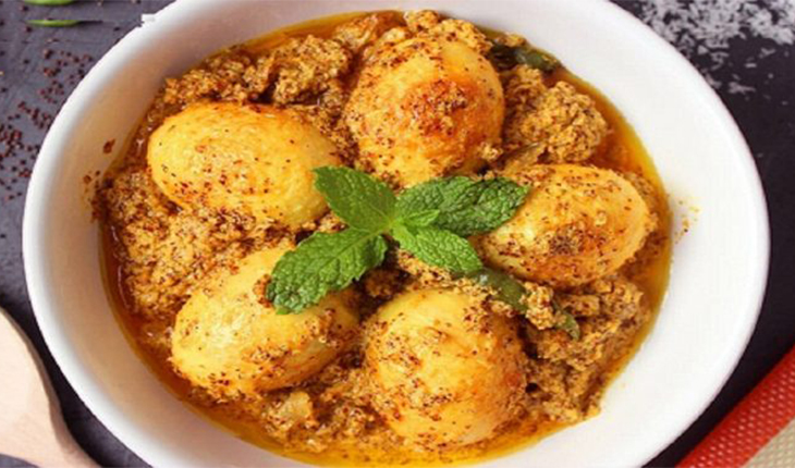 জেনে নিন কিভাবে তৈরি করবেন ডিম সরষে!