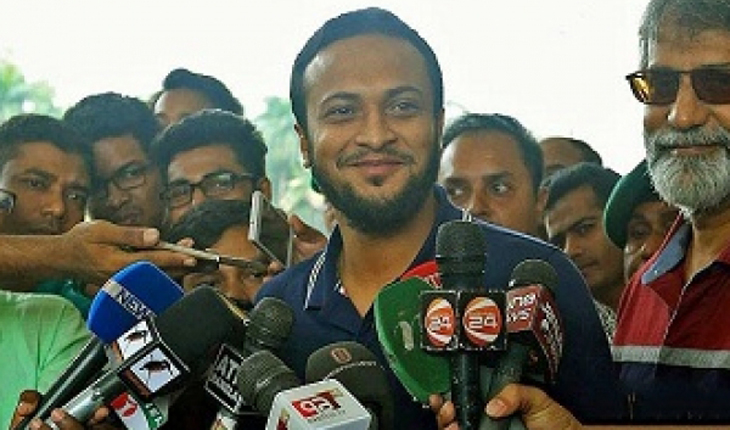 দেশে ফিরলেন সাকিব