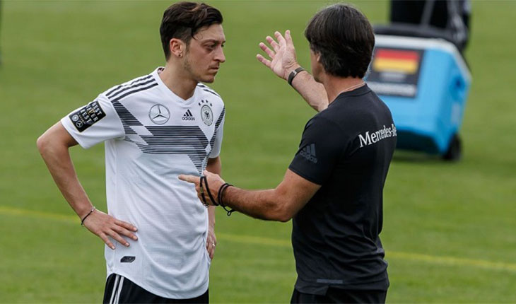 'জিতলে আমি জার্মান, হারলে বিদেশি': ওজিল