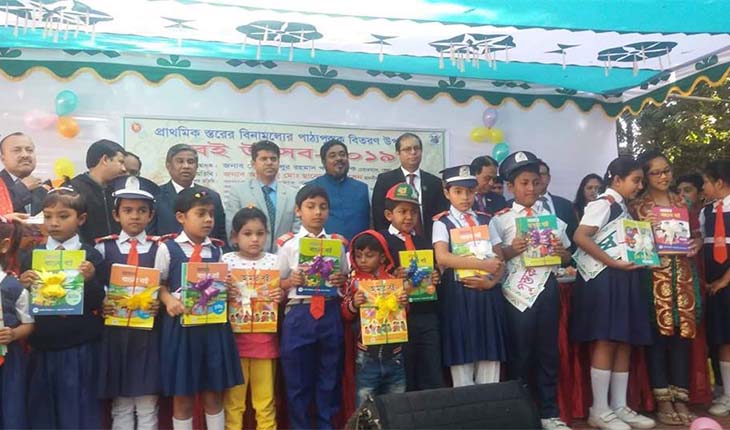 টাঙ্গাইলে উৎসব মুখর পরিবেশে জাতীয় পাঠ্যপ