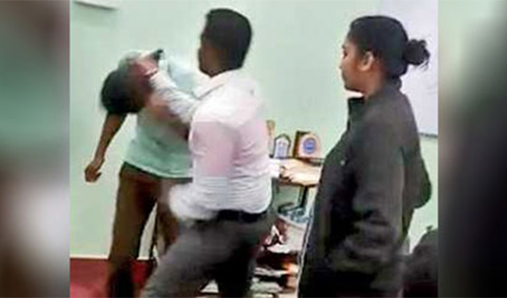 স্ত্রীর সঙ্গে ফেসবুকে চ্যাটিং, থানায় যুব