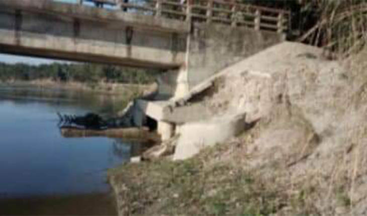 নীলফামারীতে অবৈধভাবে বালু উত্তোলনে ব্রীজ