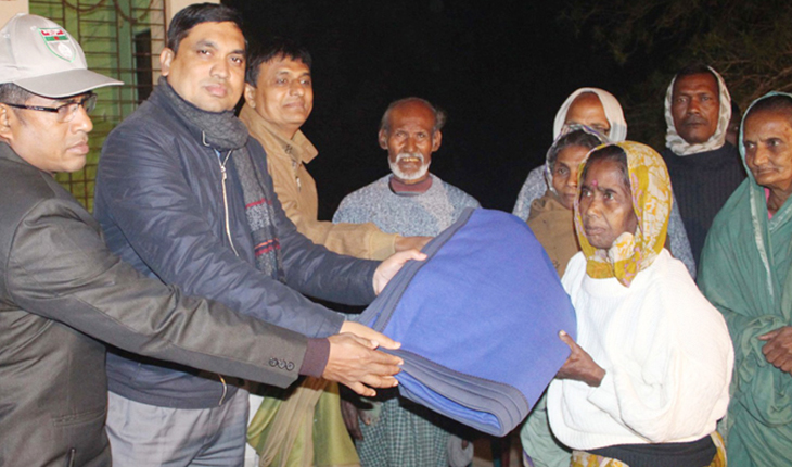 ঝিনাইদহে শীতার্তদের মাঝে জেলা পুলিশের শী