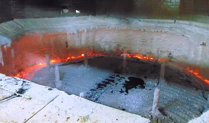 মির্জাপুরের নাসির ওপাল গ্লাস কারখানায় অগ