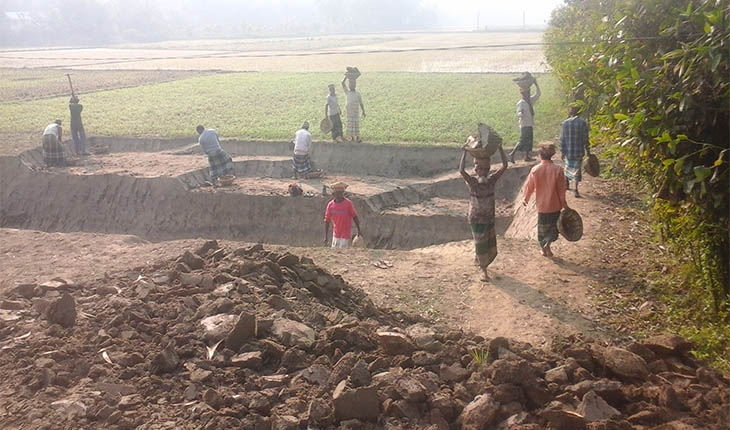 কালিহাতীতে মিথ্যা তথ্য দিয়ে সরকারি পাঠ্য