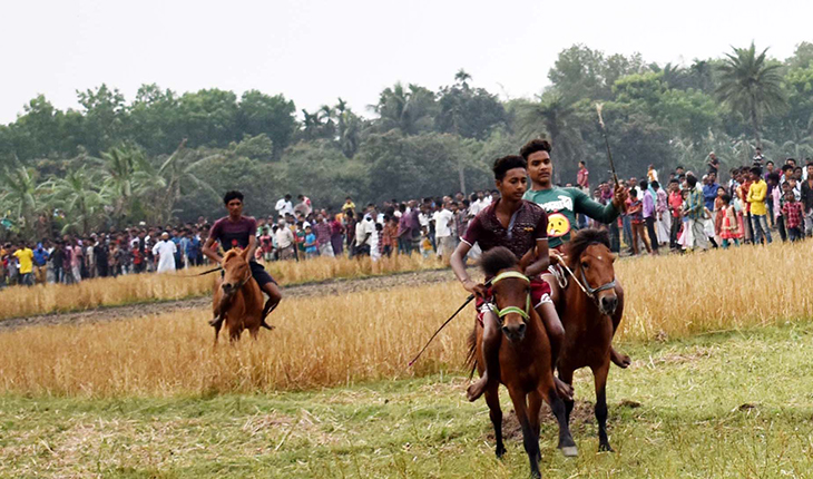 নাটোরে ঐতিহ্যবাহী ঘোড়দৌড় প্রতিযোগিতা অনু