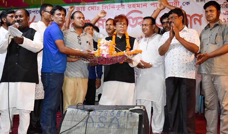 নাটোরে পুনঃনির্বাচিত উপজেলা চেয়ারম্যানকে