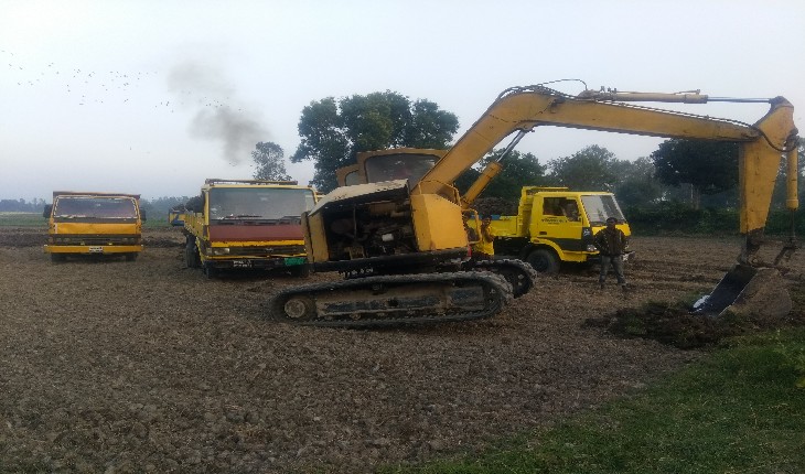 টাঙ্গাইলে ফসলি জমির মাটি ইটভাটায় বিক্রি