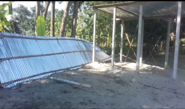 কালিহাতীতে বাড়ীঘর ভাংচুর ও লুট