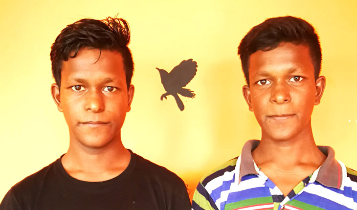 পড়াশোনার খরচ জোগাতে হোটেলে কাজ করে জমজ ভ