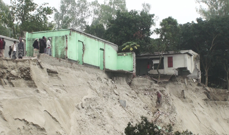 যমুনায় আবারো অসময়ে ভাঙন, গাইড বাঁধ নির্ম