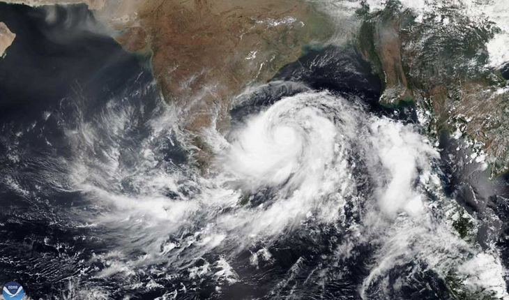 ঘূর্ণিঝড় ফণীর জন্য বিপুল প্রস্তুতি ভারত