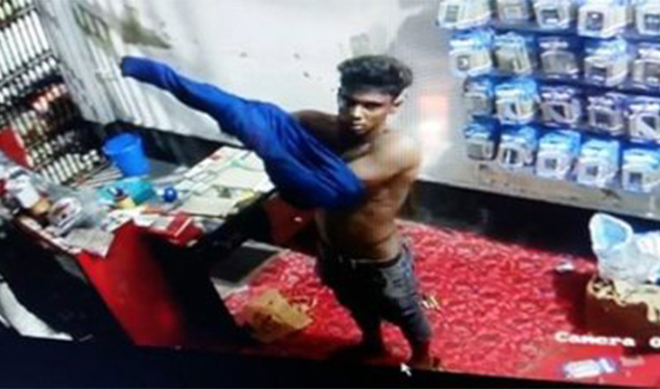 গোল্ডের দোকানের চুরি,সিসি ক্যামেরায় ধরা