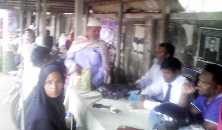 অবশেষে উকিলই মুহুরী!