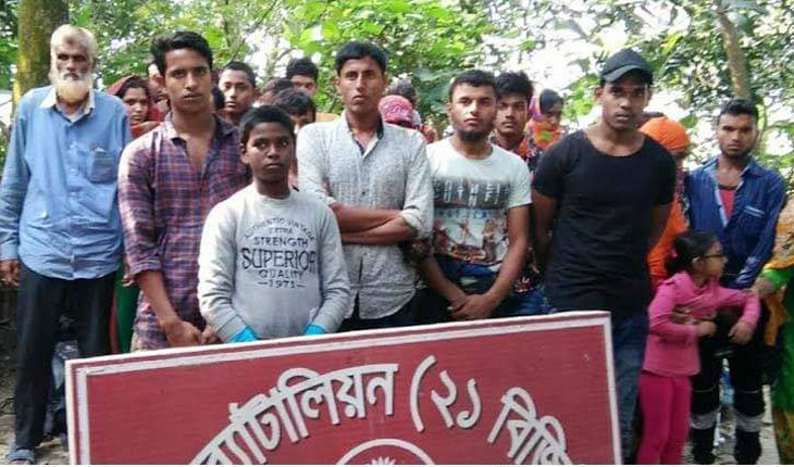 বেনাপোল সীমান্তে ৩২ নারী-পুরুষ ও শিশু আট