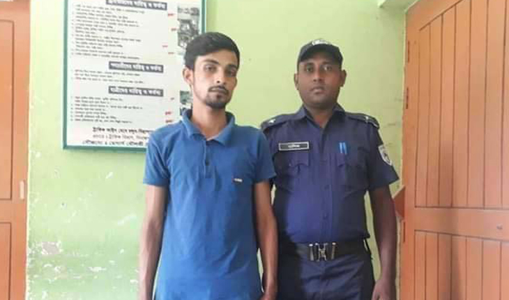 বীরগঞ্জে মাদকাসক্তি ছেলেকে থানায় দিলেন গ