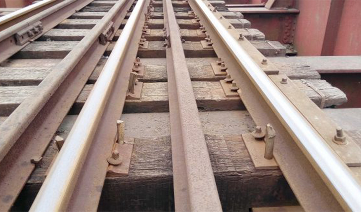 টাঙ্গাইলে রেল সেতুগুলোতে লোহার নাটের পরি