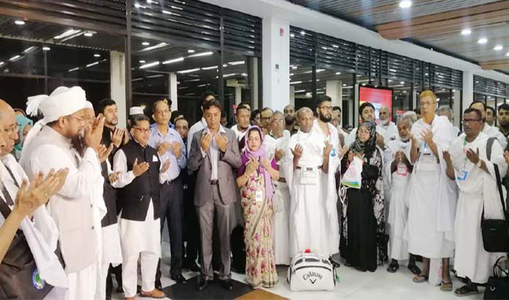 ৪১৯ যাত্রী নিয়ে প্রথম হজ ফ্লাইট ঢাকা ছেড়