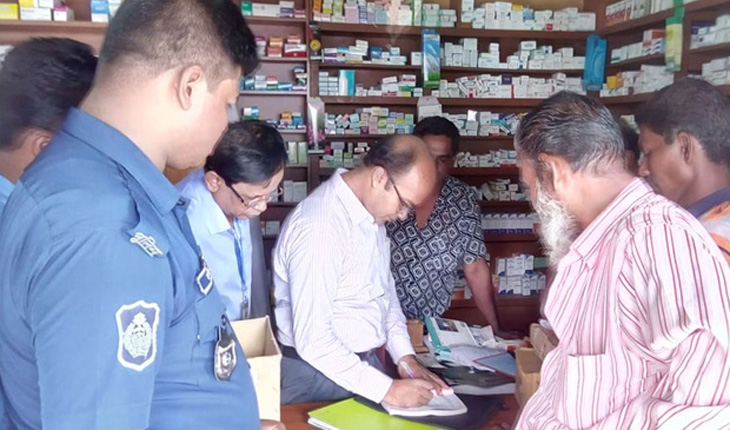 ঝিনাইদহের মেয়াদোত্তীর্ণ ঔষুধ রাখার দায়ে