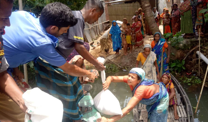 নাগরপুরে বন্যার্তদের মাঝে ত্রাণ নিয়ে প্র