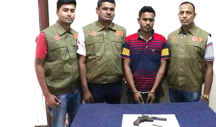 ঝিনাইদহে অস্ত্র ও গুলিসহ গ্রেফতার