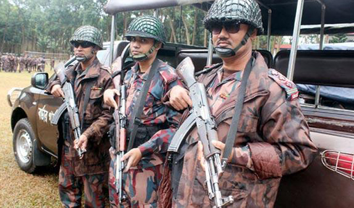 পুলিশ মুসুল্লি সংঘর্ষ, ভোলায় ৪ প্লাটুন ব