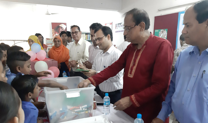 নাটোরে সরকারী পাবলিক লাইব্রেরীতে শিশুদের