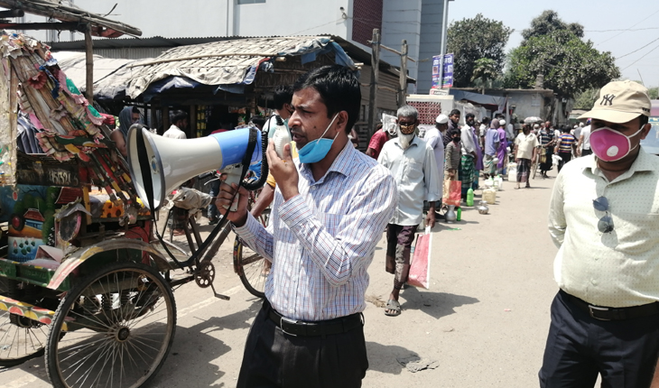 মানুষকে ঘরে রাখার চ্যালেঞ্জ নিয়ে মাঠে না