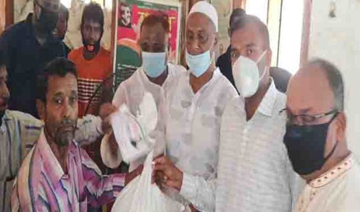 কর্মহীন ৮ শতাধিক শ্রমিকদের মাঝে খাদ্য সা