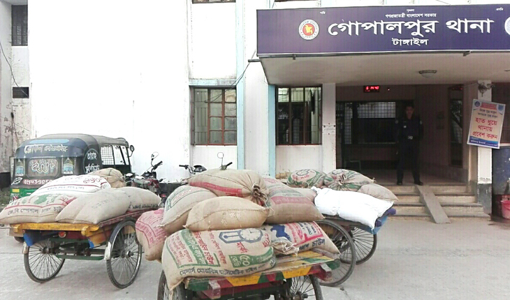 সরকারি ২২ বস্তা চাল জব্দ