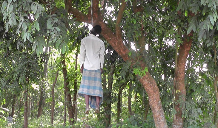 কৃষকের ঝুলন্ত  লাশ উদ্ধার