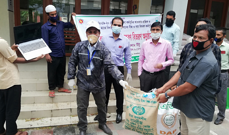 নাগরপুরে কৃষকের মাঝে বিনামূল্যে সার ও বী