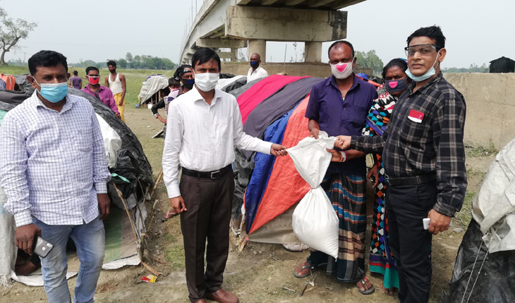 নাগরপুরে বেদে সম্প্রদায়ের মাঝে খাদ্য সাম