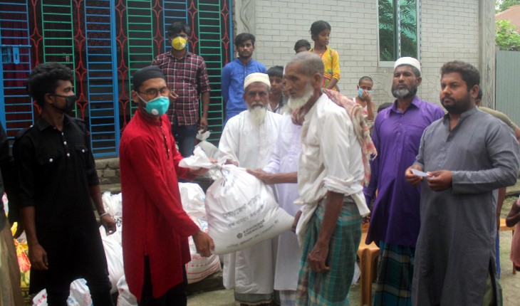 দেলদুয়ারে প্রবাসীদের উদ্যোগে খাদ্য সামগ্