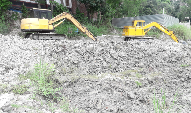 টাঙ্গাইলের নদী থেকে মাটি উত্তোলন; হুমকির