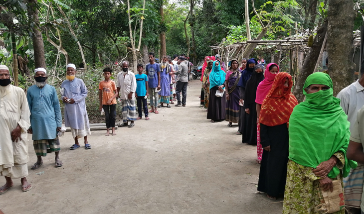 সাংবাদিক আছাব মাহমুদের খাদ্য সামগ্রী বিত