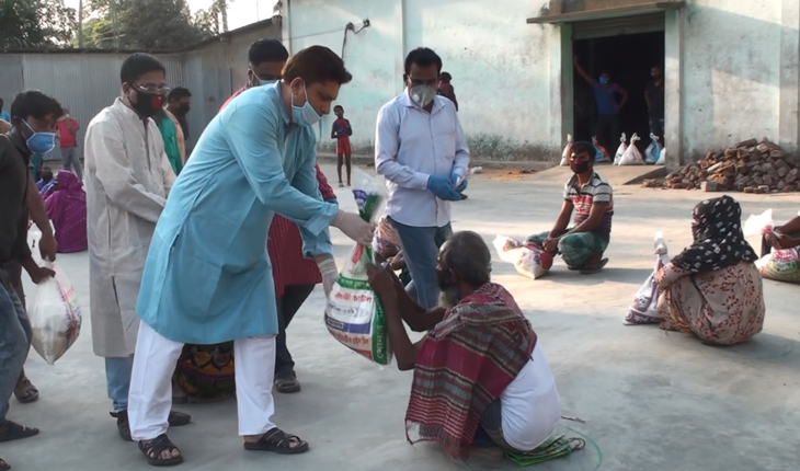 কালিহাতীতে কর্মহীনদের মাঝে খাদ্য সামগ্রী