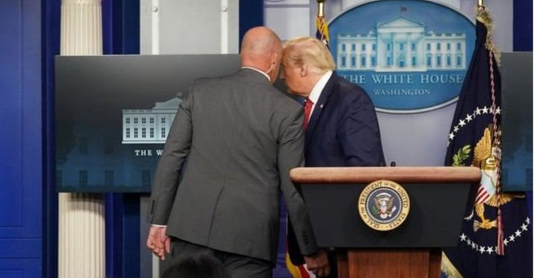 ট্রাম্পের প্রেস কনফারেন্সে হোয়াইট হাউজে