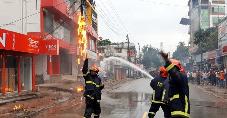 টাঙ্গাইলে বৈদ্যুতিক খুটিতে ভয়াবহ আগুন, ন