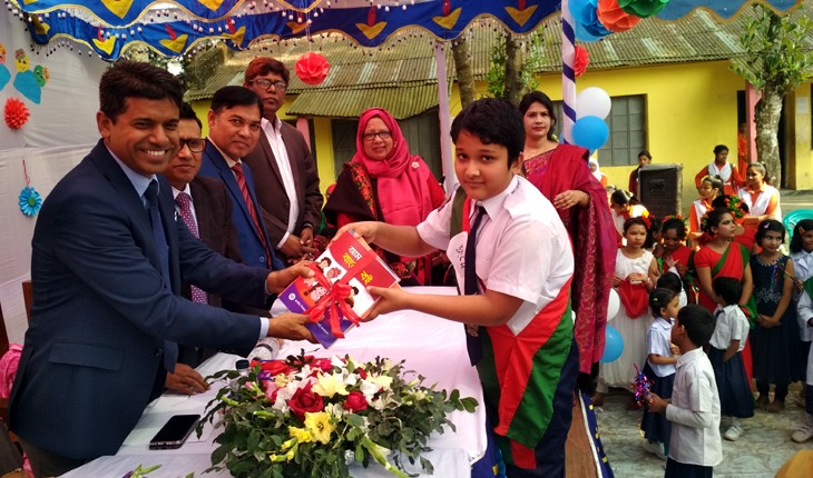 টাঙ্গাইলে পাঠ্যপুস্তক উৎসব উদযাপন