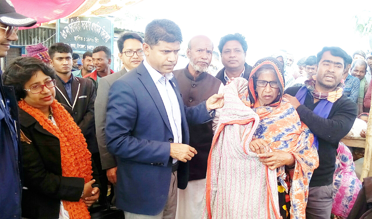 টাঙ্গাইলে চরাঞ্চলে শীতার্তদের মাঝে শীতবস