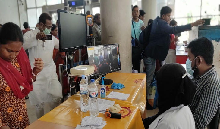 বেনাপোলে ইমিগ্রেশনে করোনা পরীক্ষায় থার্ম