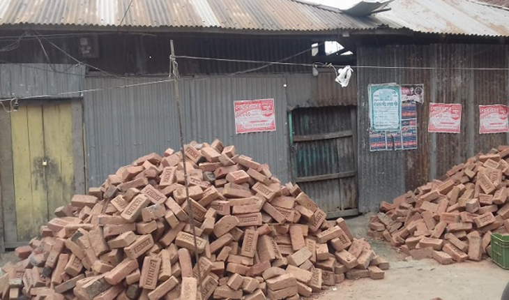 জমি জবর দখলকে কেন্দ্র করে হামলা ভাংচুর ল