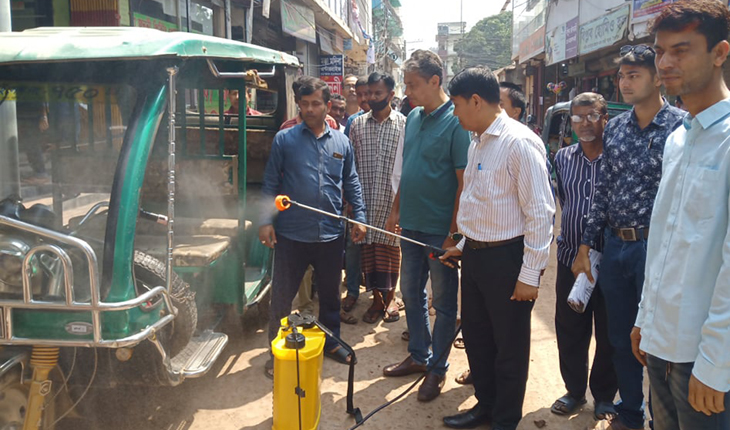 করোনা প্রতিরোধে টাঙ্গাইলে ইজি বাইকে স্প্