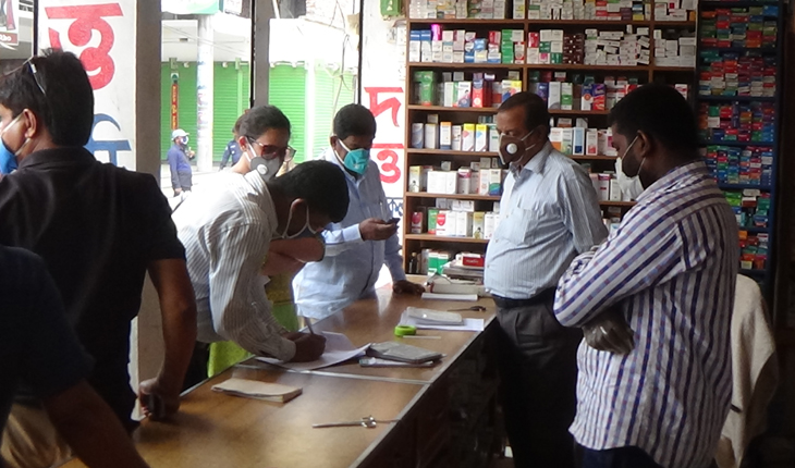 ধনবাড়ীতে জীবানুনাশক স্প্রে ও ভ্রাম্যমান