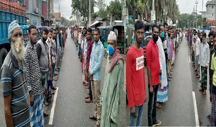 ত্রাণের দাবীতে ভোলায় মাহেন্দ্র ও অটোবোরা