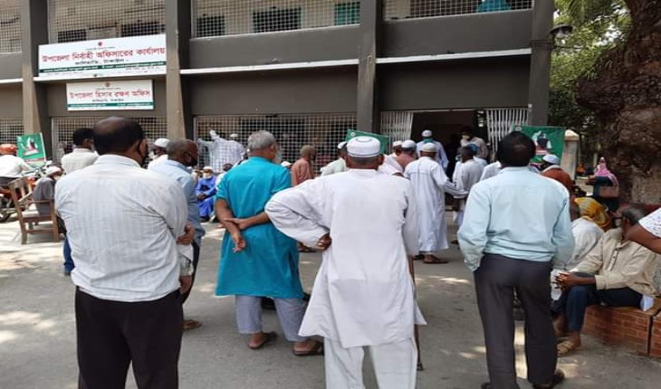 এজি অফিসে ভীড়, করোনা আতংকে জনসাধারণ