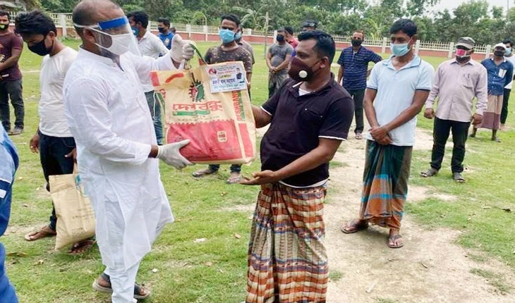 বাগাতিপাড়ায় করোনা কর্মহীন মানুষের মাঝে